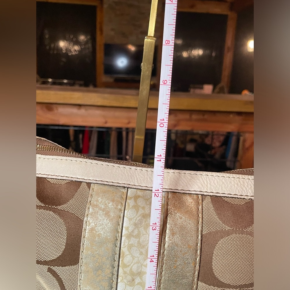 Coach signature with metallic accents - Picture 5 of 10